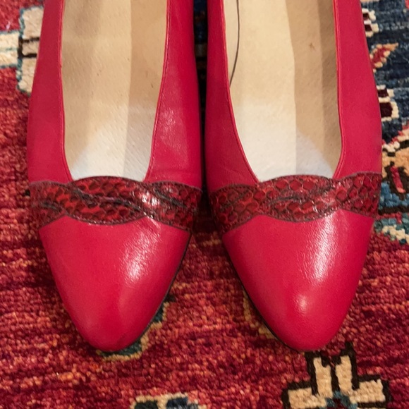 Vintage, red genuine leather shoes. - Picture 3 of 10